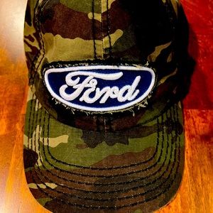 FORD Camouflage hat/cap, like new, universal fit in great shape